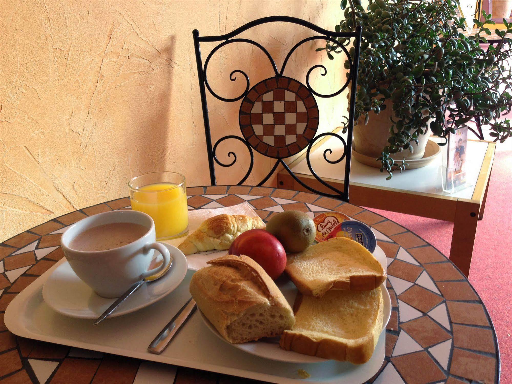 Logis Hotel Atrium Epinal Golbey Chavelot Екстериор снимка